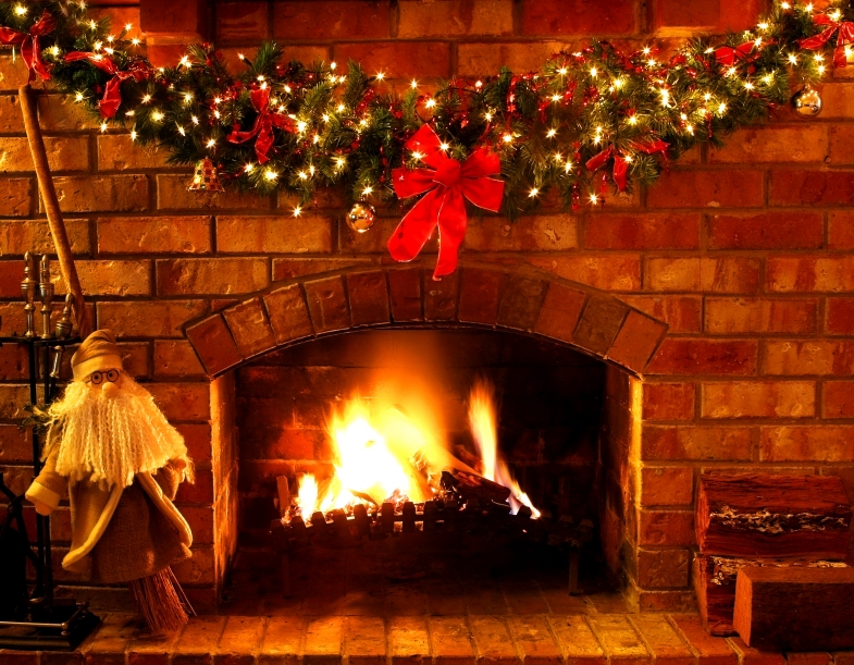 Spiritul Craciunului  _ O lume de basm . Happy New Year - Pagina 2 Christmas-fireplace